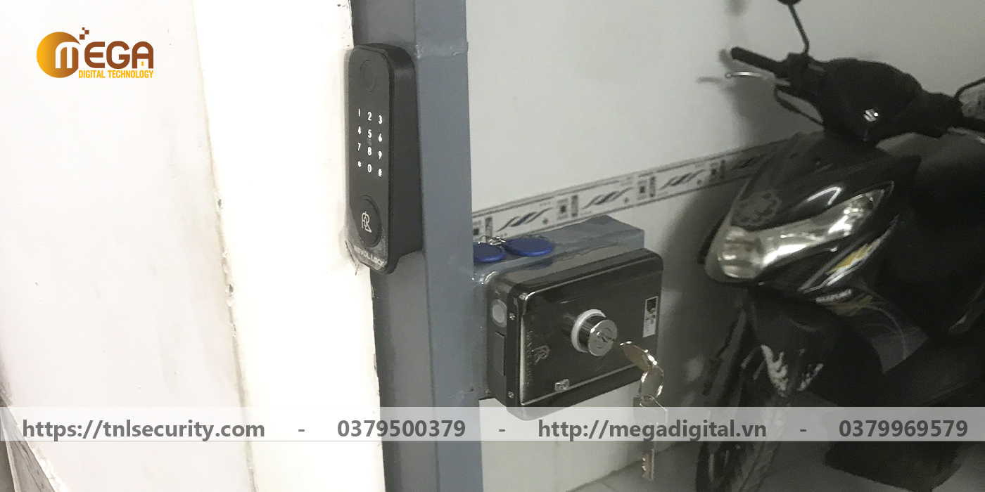 Cong-trinh-khoa-pin-van-tay-mot-chieu-cho-cua-lua-tai-Quan-7